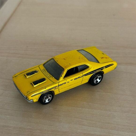 Y2K Hot Wheels 2009 1971 Dodge Demon Yellow 1:64 Diecast Model Car - Picture 8 of 9